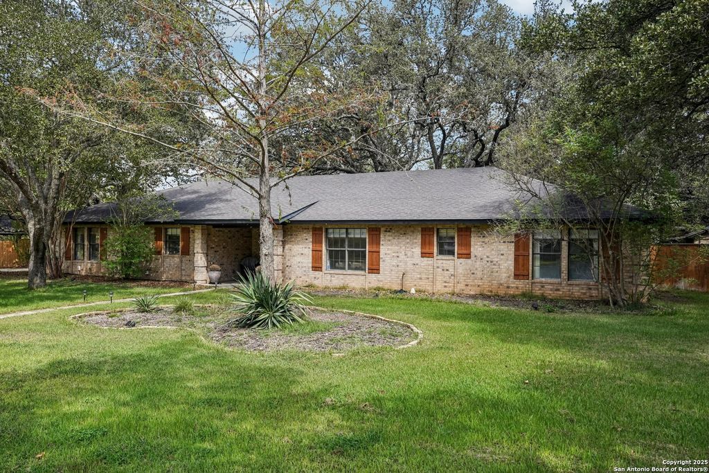 Photo of 340 Sollock, Devine, TX 78016 (MLS # 1910316)