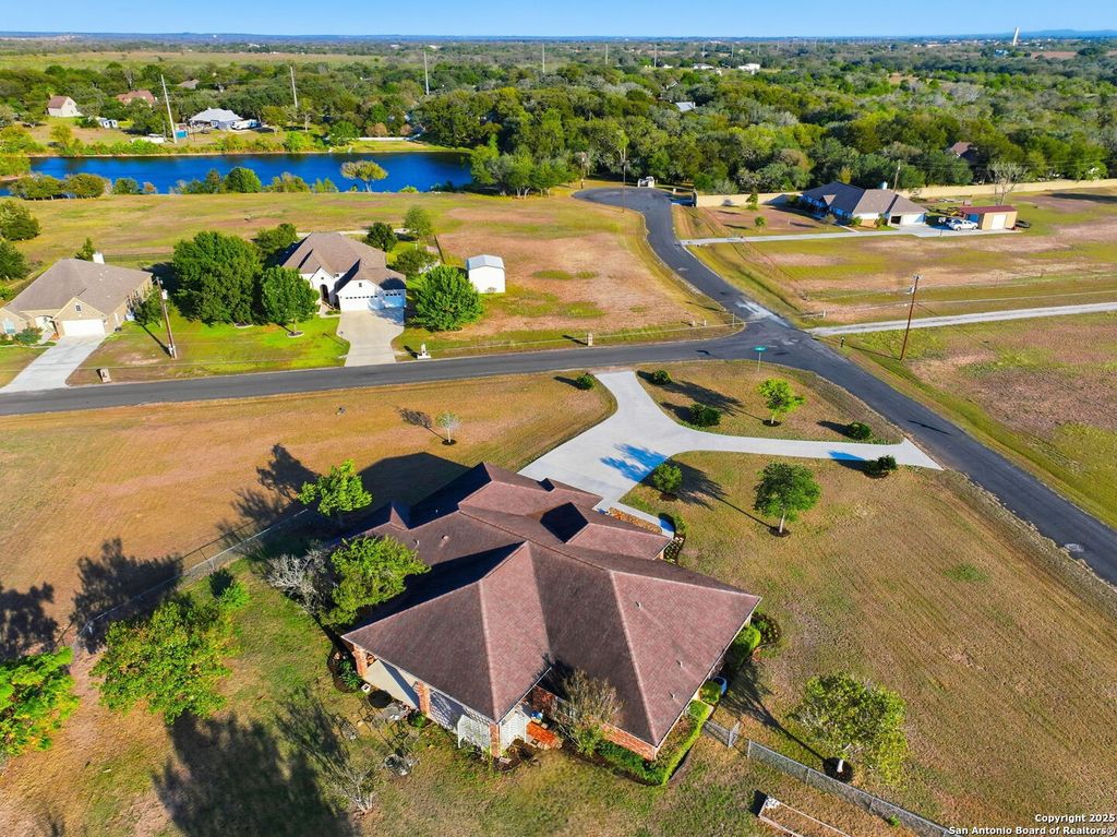 Photo of 212 Sunbelt Loop E, Seguin, TX 78155 (MLS # 1919929)
