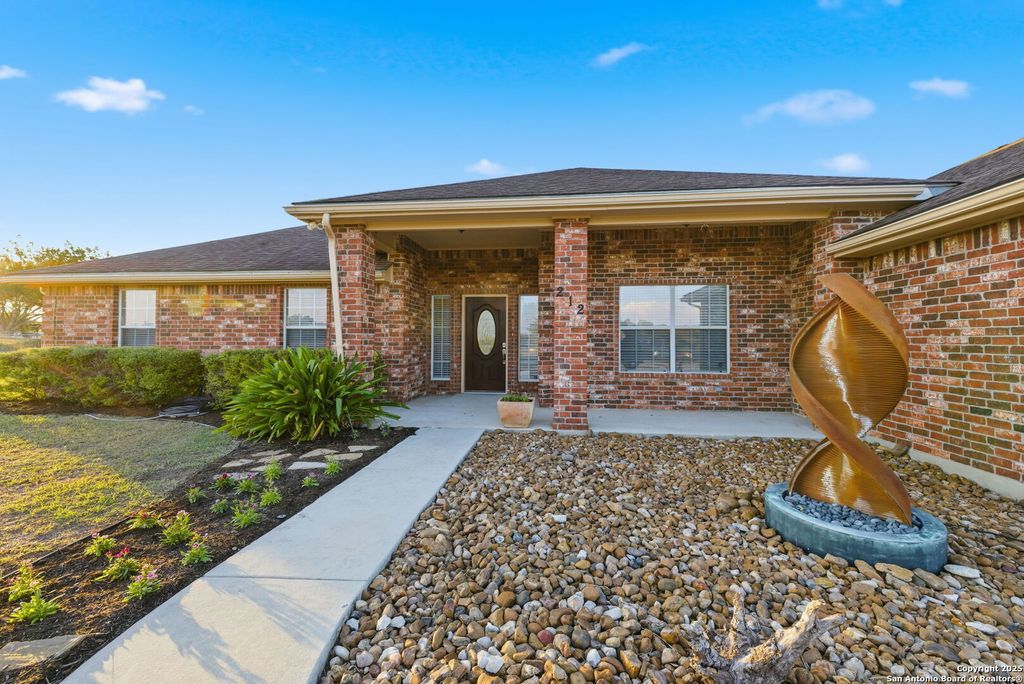 Photo of 212 Sunbelt Loop E, Seguin, TX 78155 (MLS # 1919929)