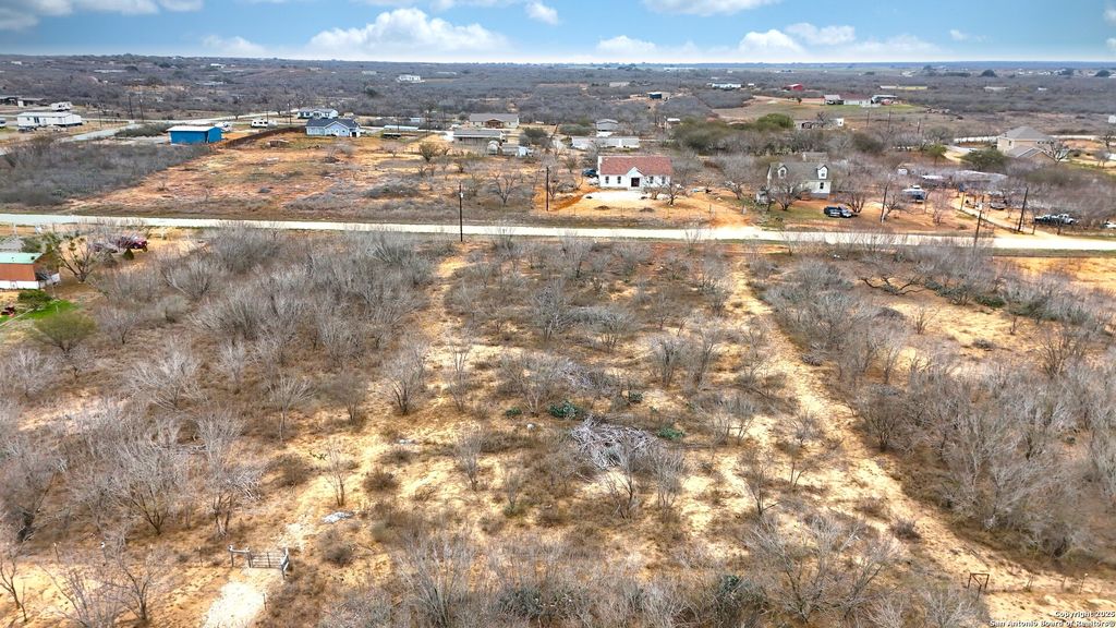 Photo of 118 county road 2666, Devine, TX 78016 (MLS # 1847406)