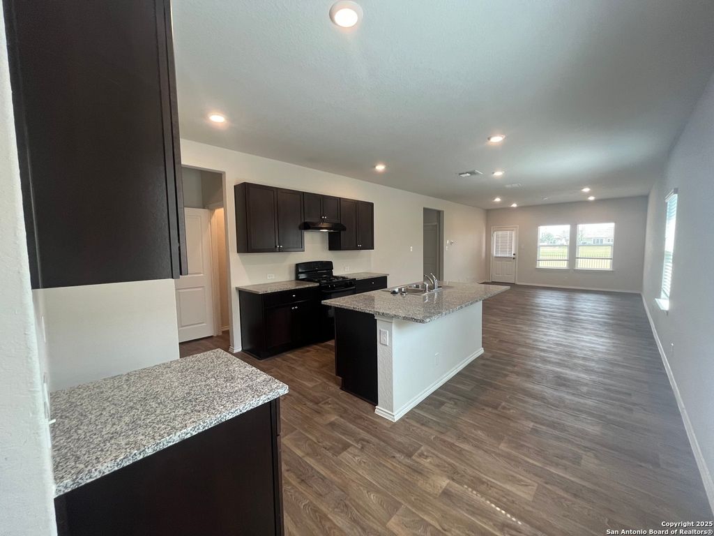 Photo of 141 Middle Green, Floresville, TX 78114 (MLS # 1922077)