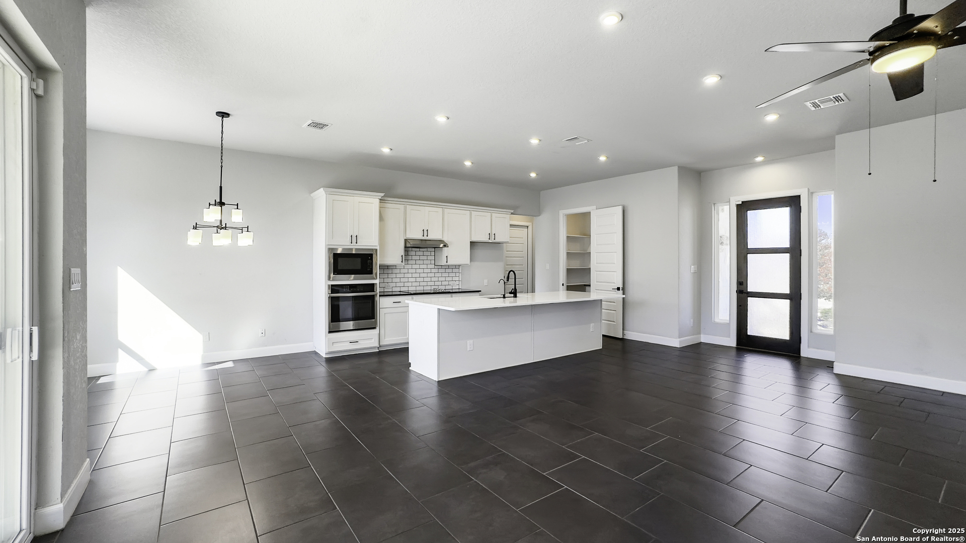 228 HIGH POINT CIR