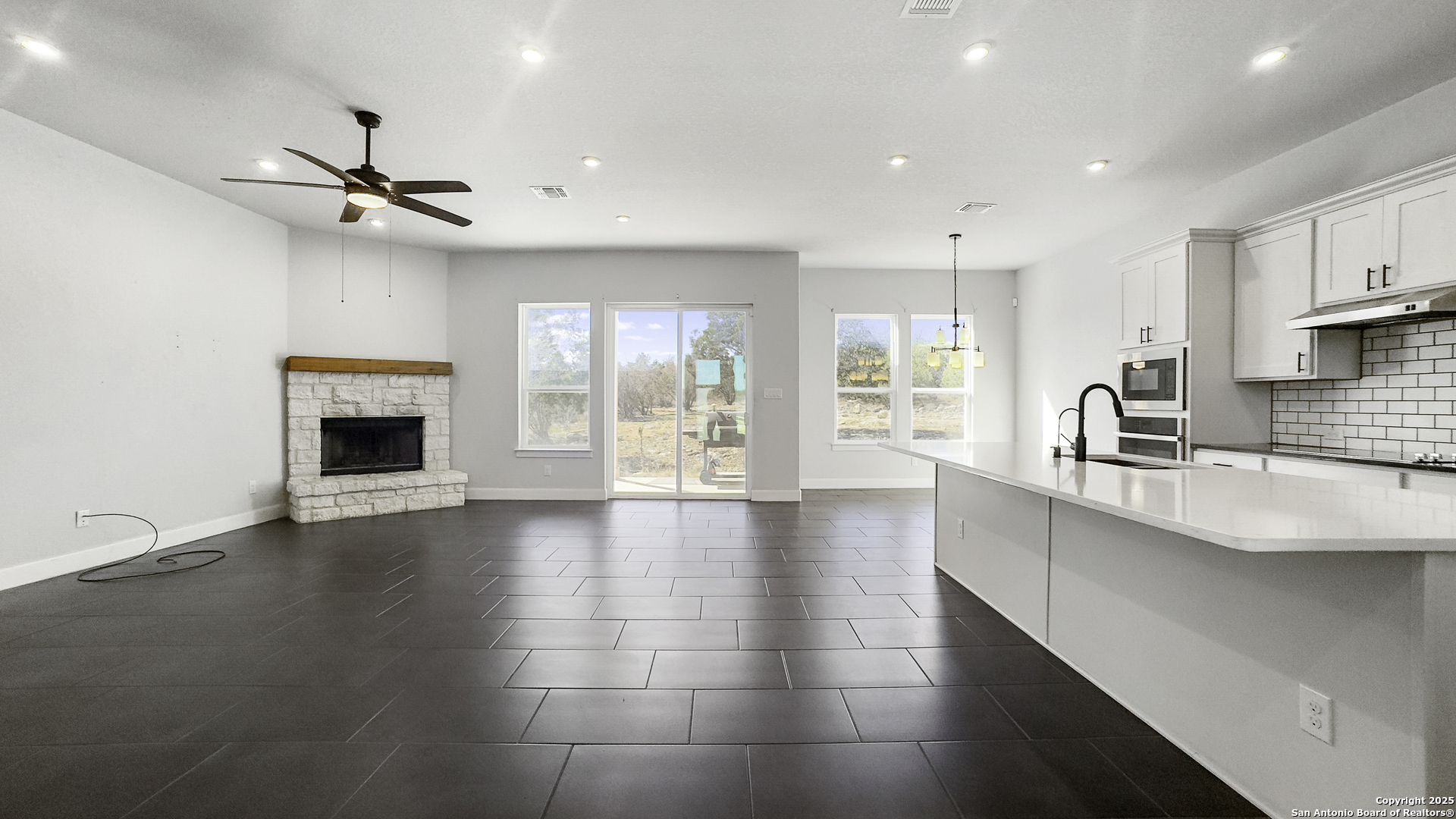228 HIGH POINT CIR