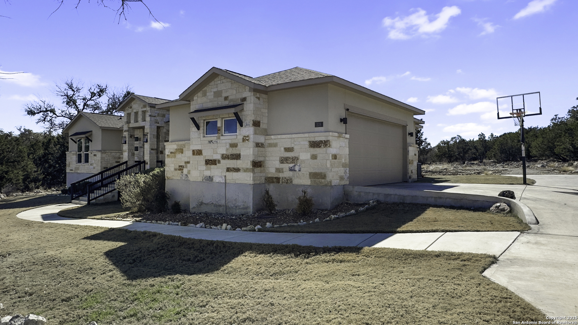 228 HIGH POINT CIR