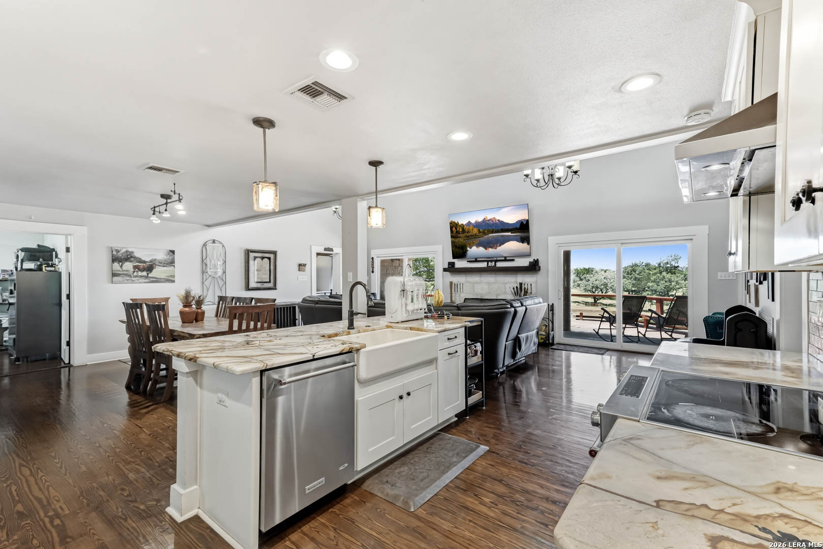 975 FLYING R RANCH RD E