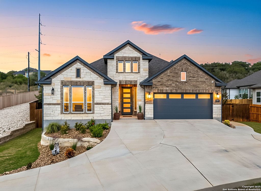 Photo of 705 Treetop Pass, New Braunfels, TX 78130 (MLS # 1917001)