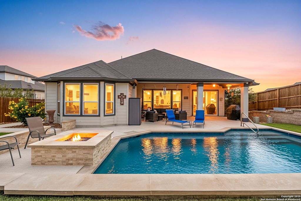 Photo of 705 Treetop Pass, New Braunfels, TX 78130 (MLS # 1917001)