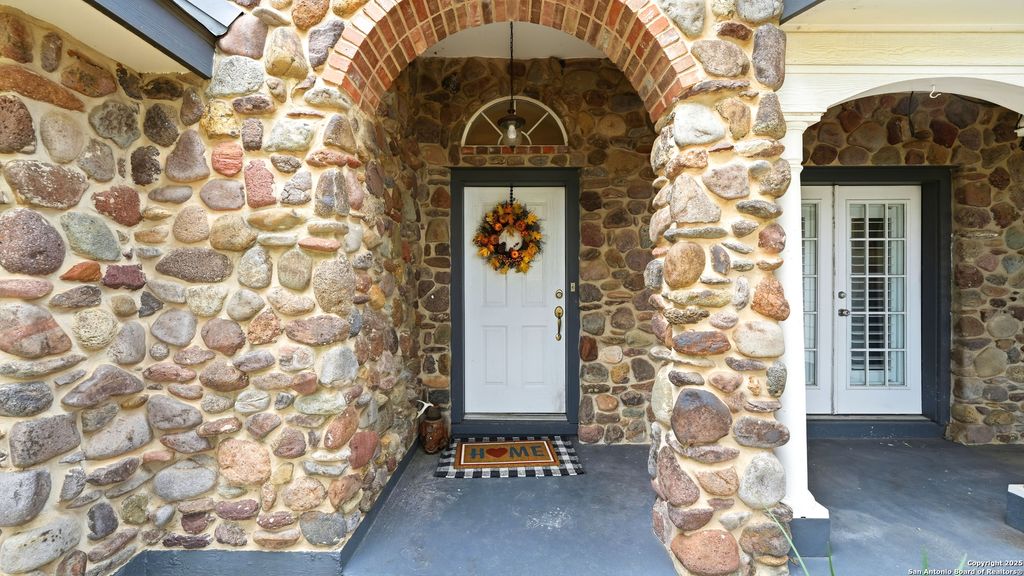 Photo of 226 Broken Arrow, Floresville, TX 78114 (MLS # 1927446)