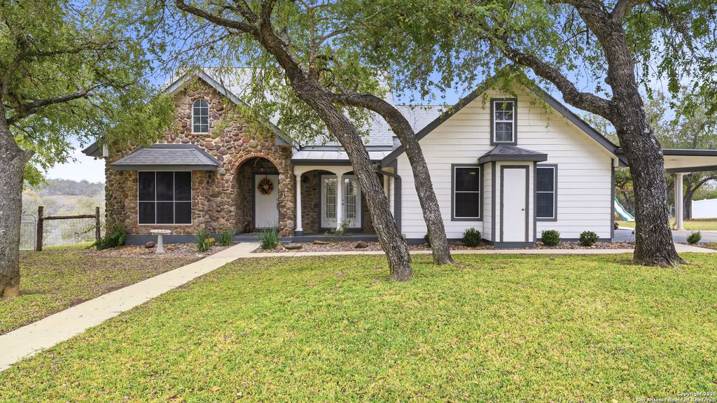 Photo of 226 Broken Arrow, Floresville, TX 78114 (MLS # 1927446)