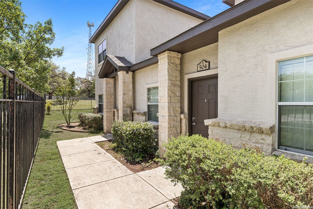 Photo of 1000 DIAMOND DR, Boerne, TX 78006 (MLS # 1961310)