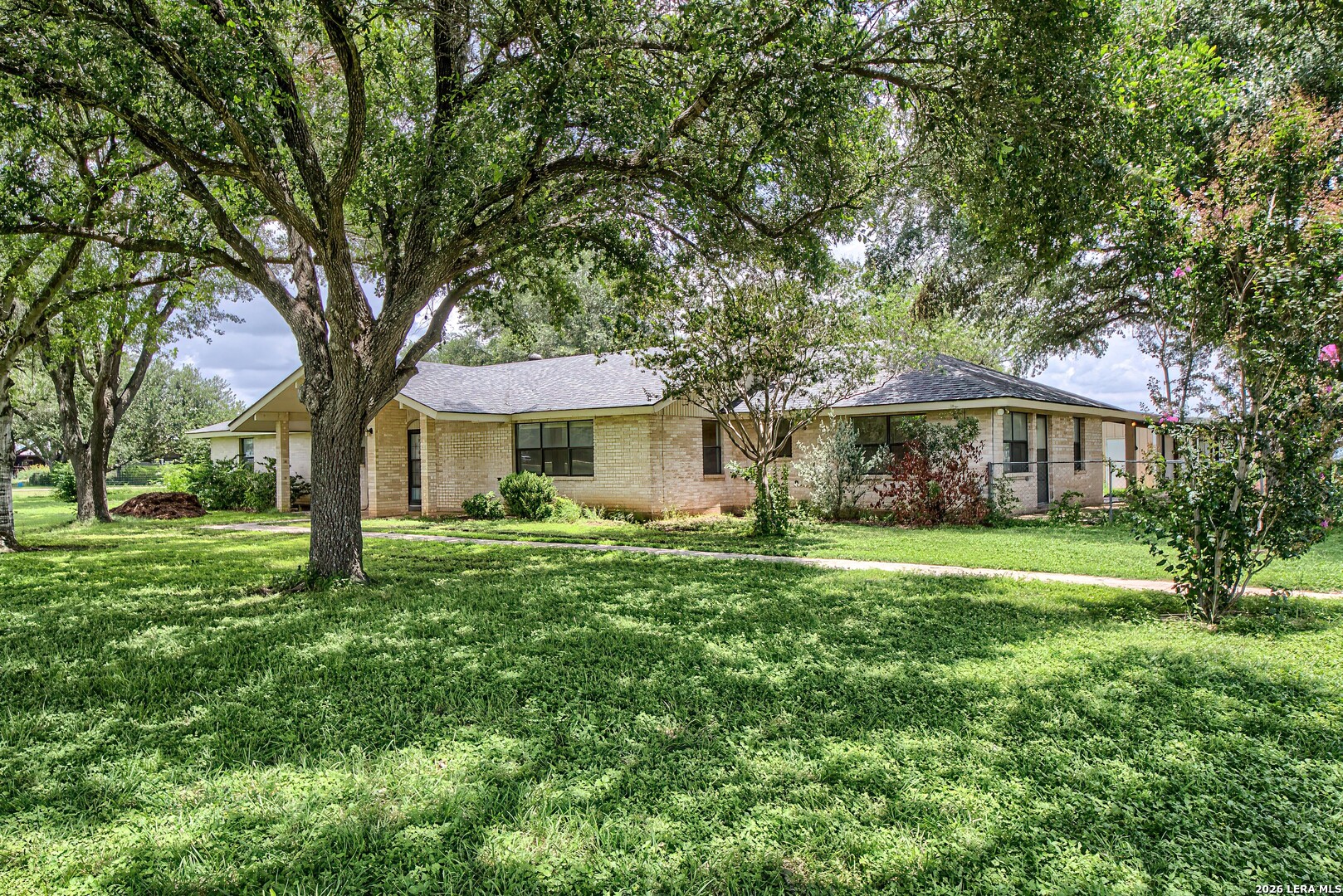 Photo 1 of 41 — 900 N Graytown Road, St Hedwig, TX 78152