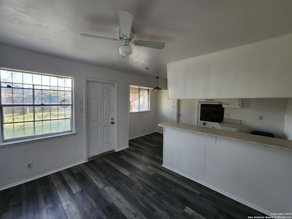 Photo of 430 Pinehurst, San Antonio, TX 78221 (MLS # 1925594)