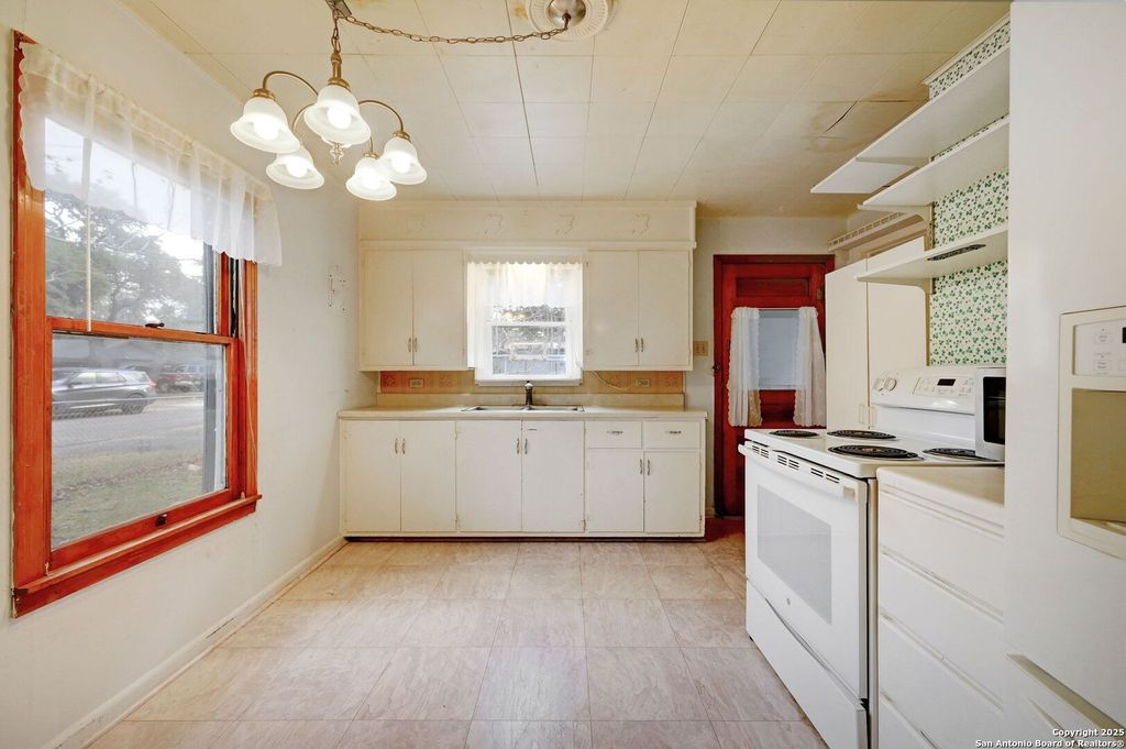 Photo of 309 8th, Blanco, TX 78606 (MLS # 1930256)