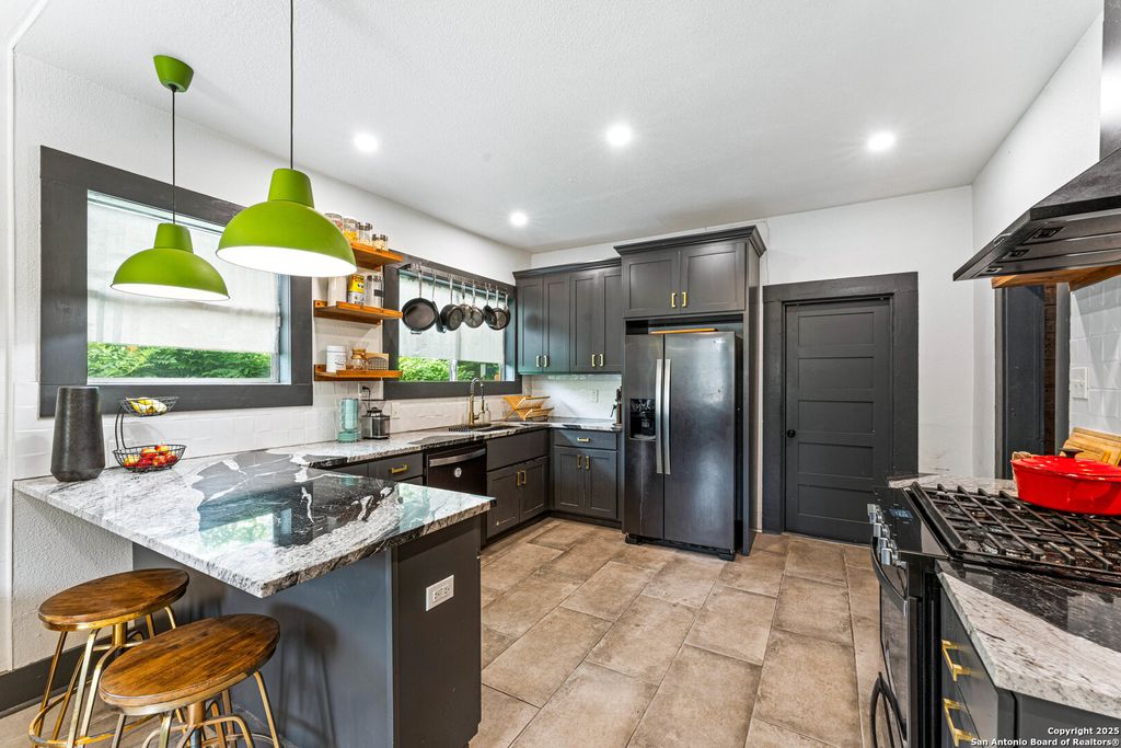 Photo of 427 Hampshire, San Antonio, TX 78210 (MLS # 1886526)