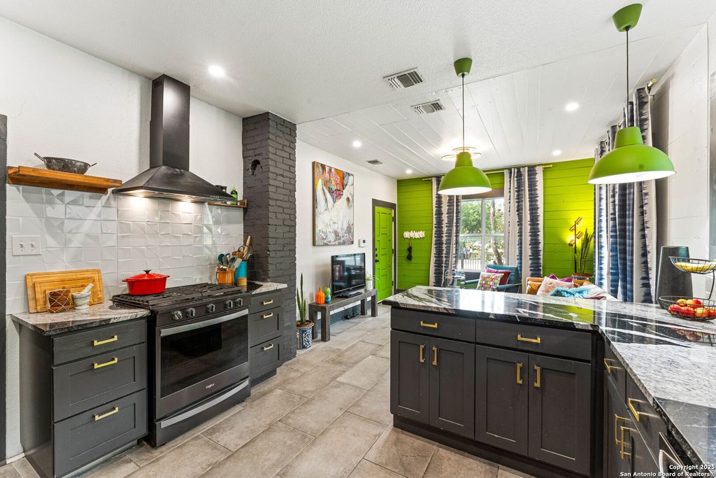 Photo of 427 Hampshire, San Antonio, TX 78210 (MLS # 1886526)