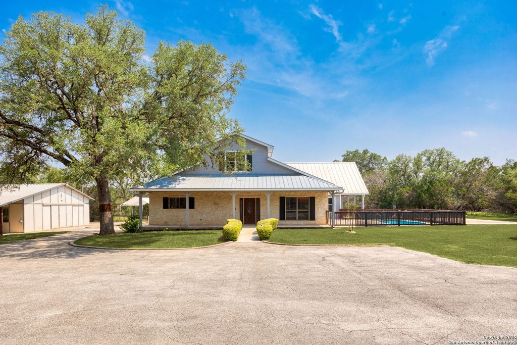 Photo of 838 Georg Oaks, Bulverde, TX 78163 (MLS # 1890370)
