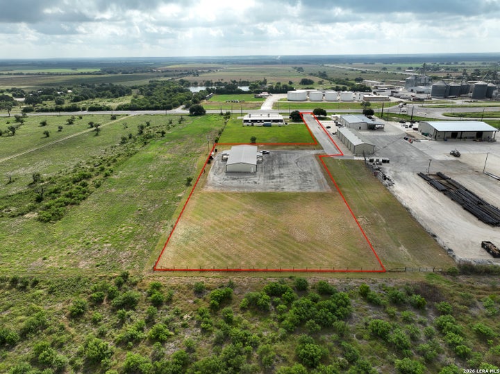 Photo 1 of 30 — 255 HWY 173 N, Hondo, TX 78861