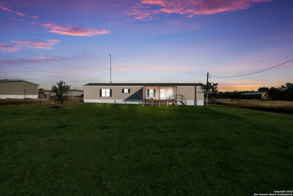 Photo of 55 Gallinas Creek, Pleasanton, TX 78064 (MLS # 1917616)