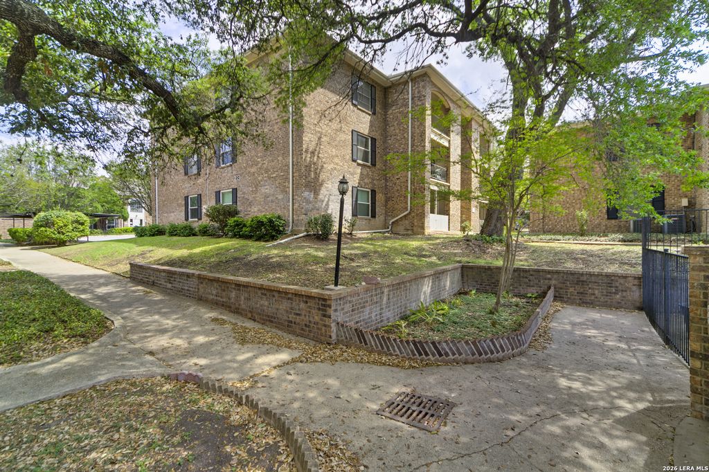 Photo of 1819 Babcock Rd 410-D #410-D, San Antonio, TX 78229 (MLS # 1954609)