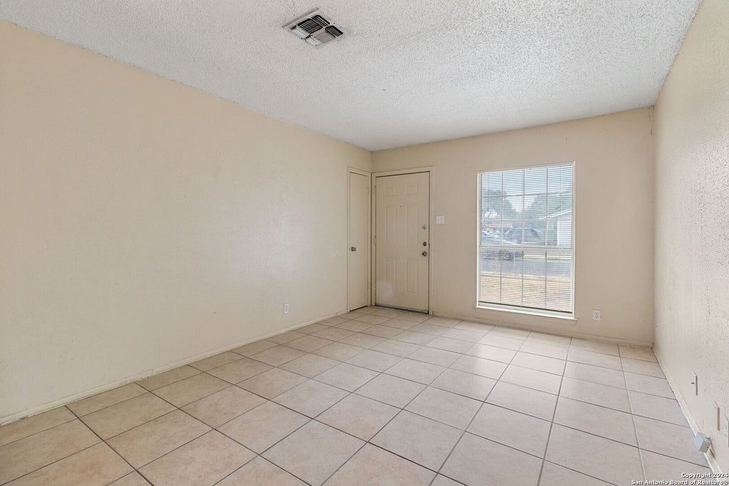 Photo of 1523 NOBLE OAK DR, San Antonio, TX 78227 (MLS # 1992333)