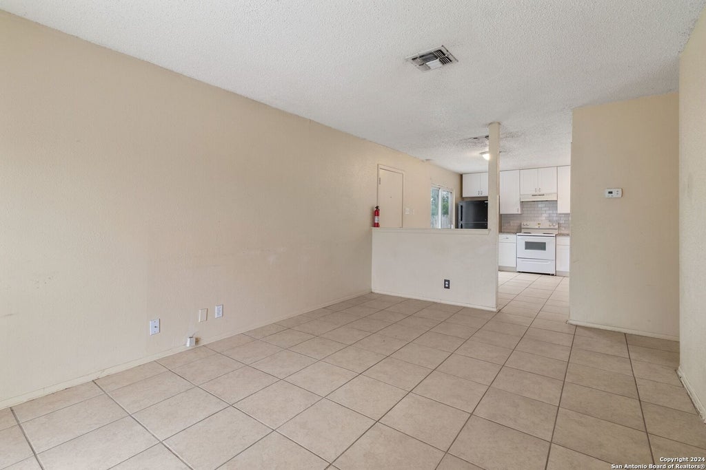 Photo of 1523 NOBLE OAK DR, San Antonio, TX 78227 (MLS # 1992333)