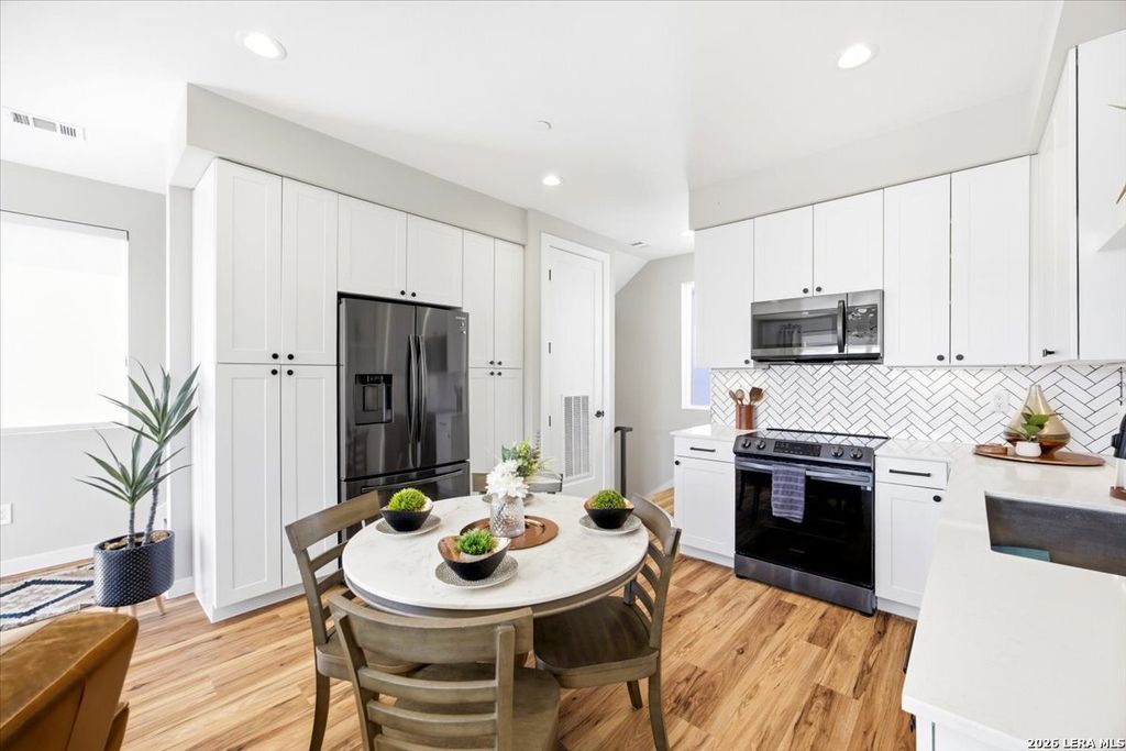 Photo of 1208 N Academy Ave UNIT 2201, New Braunfels, TX 78130 (MLS # 1944716)