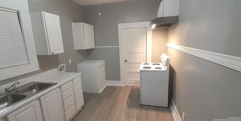 Photo of 403 Terrell Ave 5 #5, San Antonio, TX 78214 (MLS # 1954790)