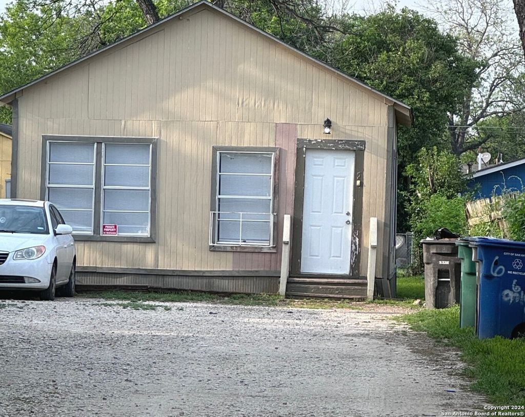 Photo of 403 Terrell Ave 5 #5, San Antonio, TX 78214 (MLS # 1954790)