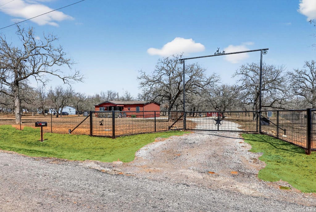 Photo of 1298 County Road 425, Stockdale, TX 78160 (MLS # 1945098)
