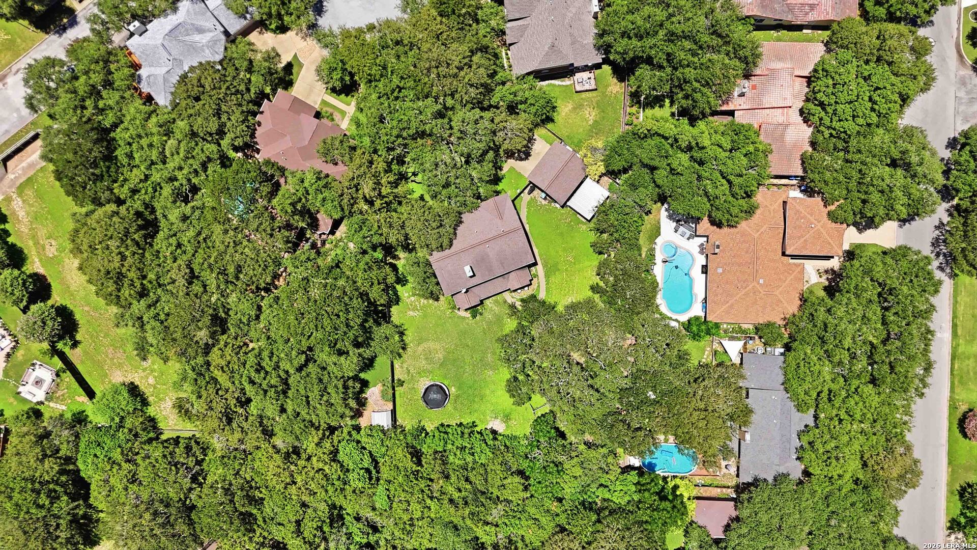 Picture for the property 2002867, 5 beds, 4 baths