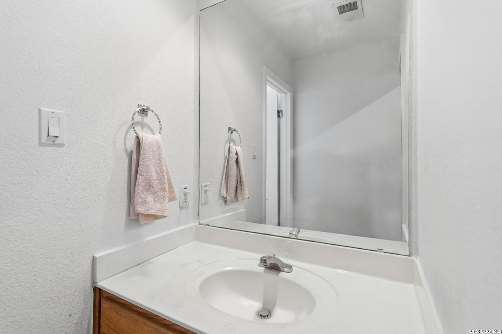 Picture for the property 2002867, 5 beds, 4 baths