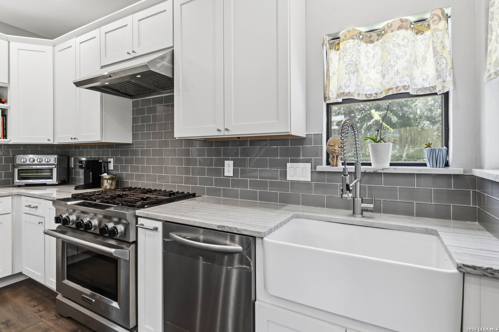 Picture for the property 2002867, 5 beds, 4 baths