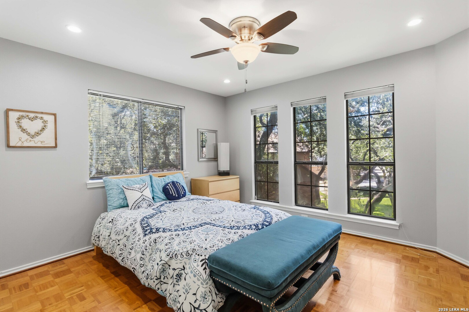 Picture for the property 2002867, 5 beds, 4 baths