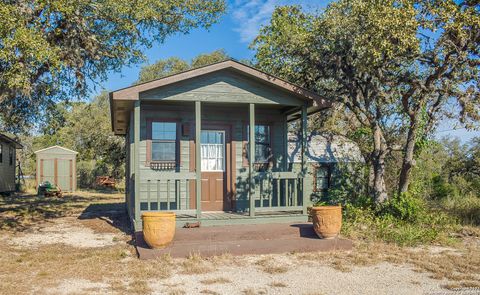 A home in Hondo