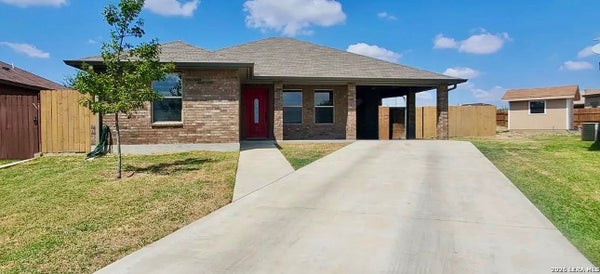 403 COLE ST, EAGLE PASS, TX 78852 - Image 4b6b16f33a2a75bdc9863295e8e4cf78/1904587165