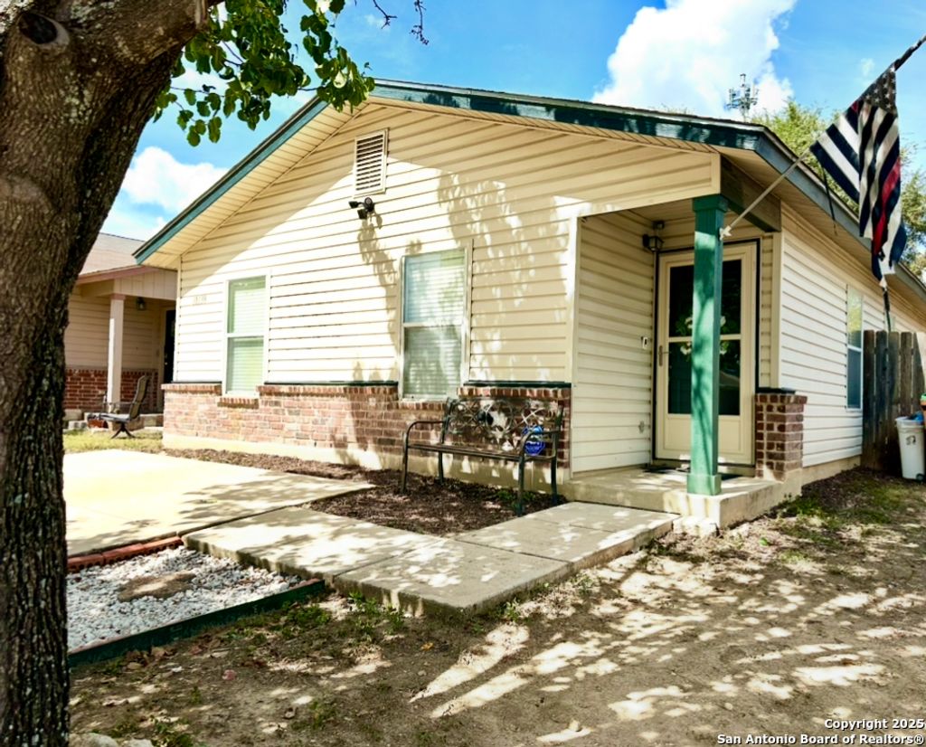 Photo of 10139 Sundrop Pass, San Antonio, TX 78245 (MLS # 1914540)