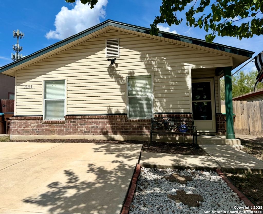 Photo of 10139 Sundrop Pass, San Antonio, TX 78245 (MLS # 1914540)