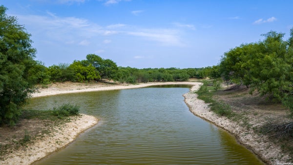 5797 FARM TO MARKET RD 3408, COTULLA, TX 78014 - Image 4ba03a6fb6847cc155f1da8f3d327d21/2884734586