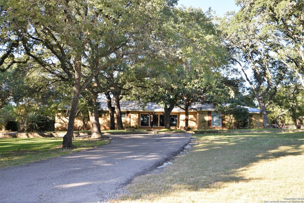 Photo of 23770 BLANCO RD, San Antonio, TX 78260 (MLS # 1702553)