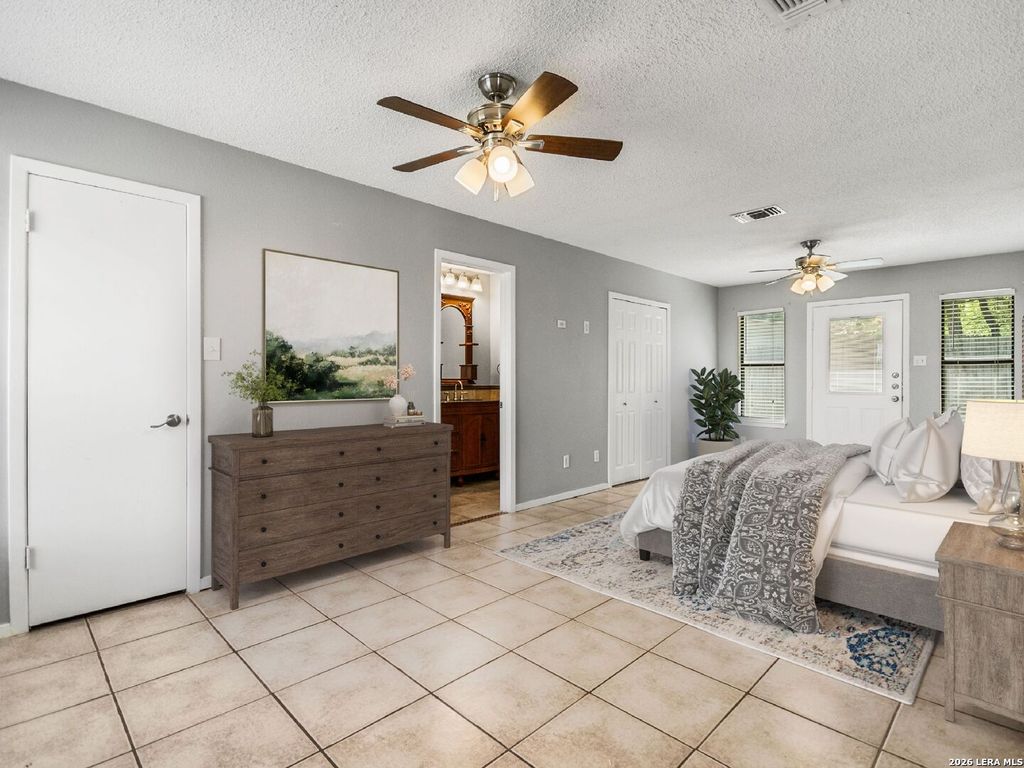 Photo of 113 E View Point, Boerne, TX 78006 (MLS # 1954856)