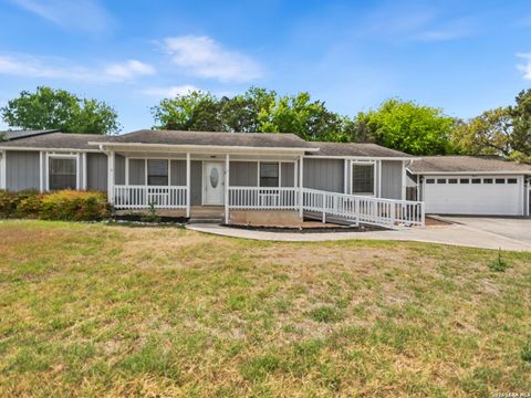 Photo of 113 E View Point, Boerne, TX 78006 (MLS # 1954856)