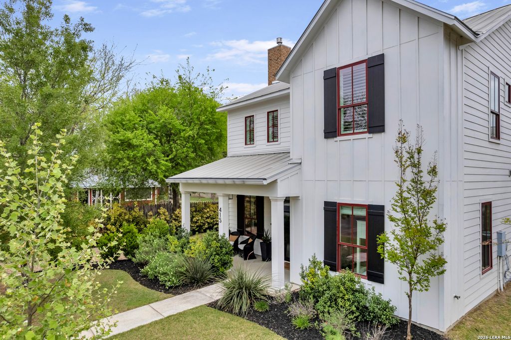 Photo of 415 Ogrady, Boerne, TX 78006 (MLS # 1954252)