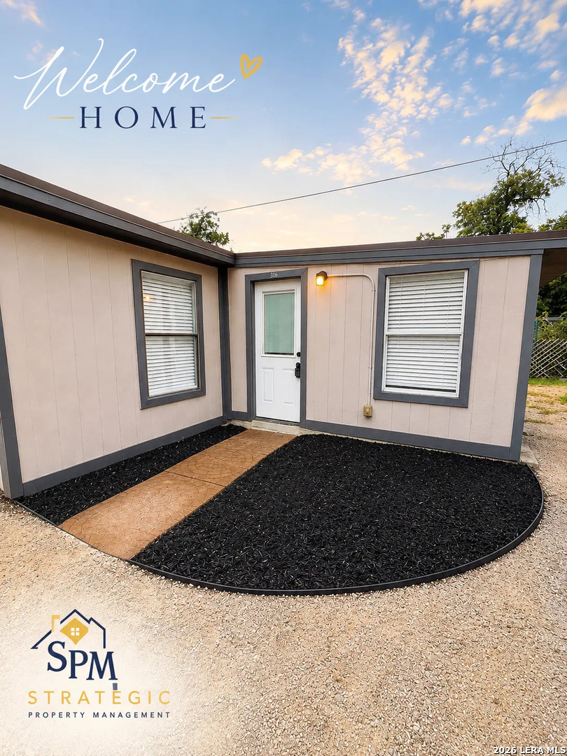 Photo 1 of 27 — 319 HARDING PL 2, San Antonio, TX 78203