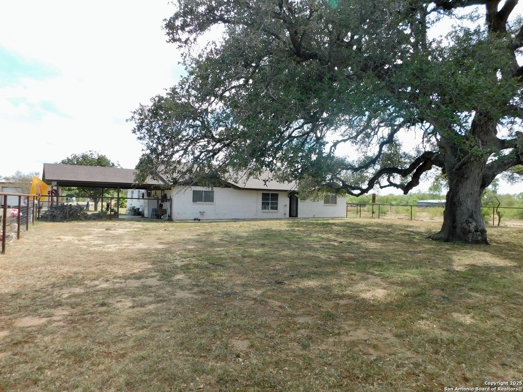 Photo of 462 County Road 763, Devine, TX 78016 (MLS # 1913136)