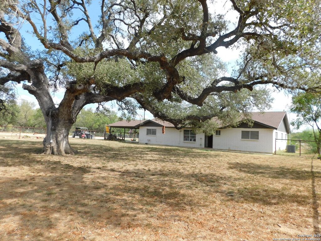 Photo of 462 County Road 763, Devine, TX 78016 (MLS # 1913136)