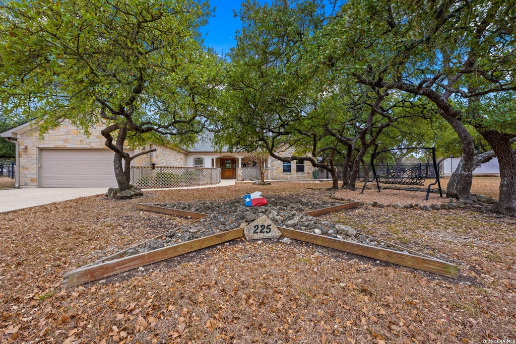 Photo of 225 Skye Dr, Kerrville, TX 78028 (MLS # 1942632)