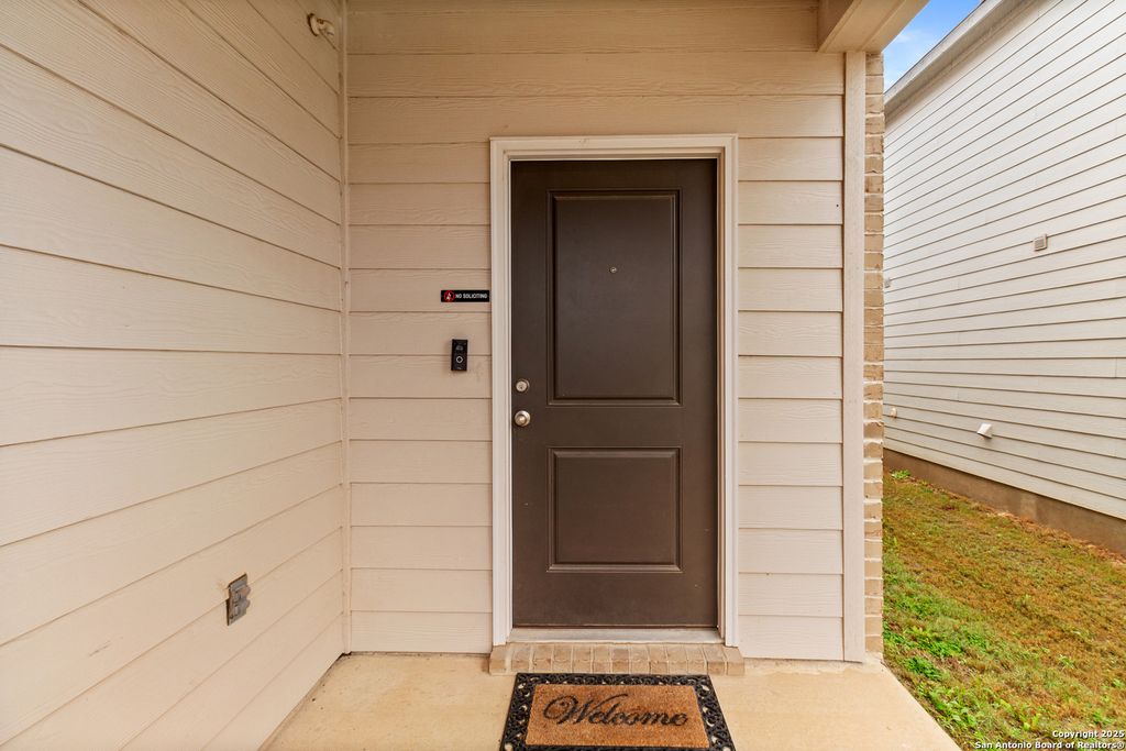 Photo of 547 Deer Crest, New Braunfels, TX 78130 (MLS # 1930128)