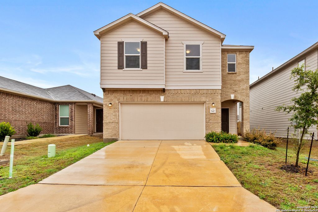 Photo of 547 Deer Crest, New Braunfels, TX 78130 (MLS # 1930128)