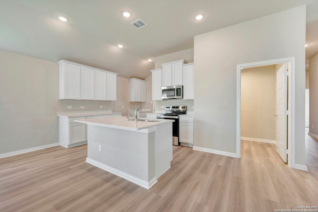 Photo of 1140 Limestone Ridge, Seguin, TX 78155 (MLS # 1894438)