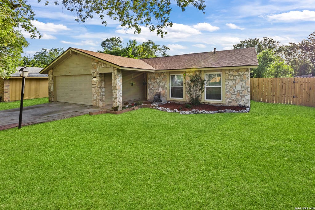 Photo of 923 Saddlebrook Dr, San Antonio, TX 78245 (MLS # 1920777)